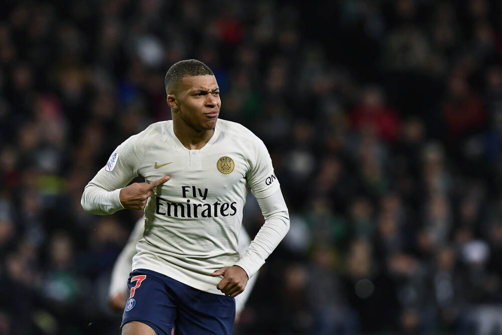 中国芯片英雄，被美国囚禁9年后终于回家！他反手把苹果告上法庭